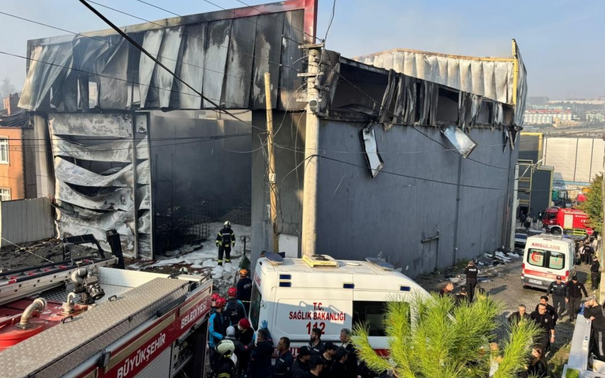 Kocaeli’de parfüm deposunda yangın: Altı kişi öldü